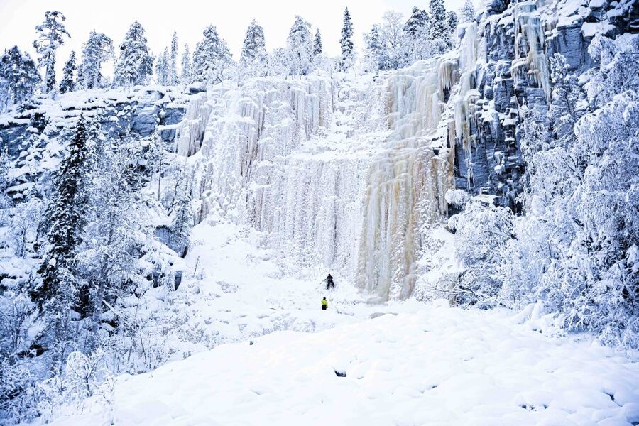 Rovaniemi: Frozen Waterfalls of Korouoma Canyon & Pro Photos - The four-hour walk through ice and forest