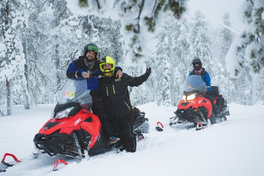 Rovaniemi: Full-Day Snowmobile Safari into the Wilderness - Winter clothing and staying warm