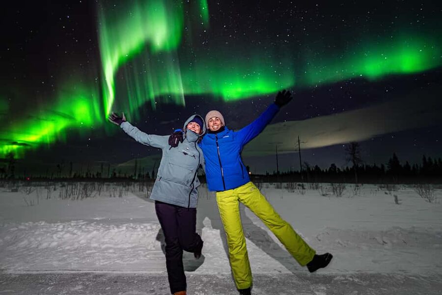 Rovaniemi: Guaranteed Northern Lights Tour with Photos - Finding the right viewing spot