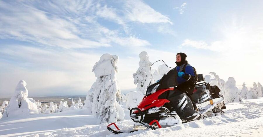 Rovaniemi: Guided Wilderness Snowmobile Ride - Learning the controls before the forest