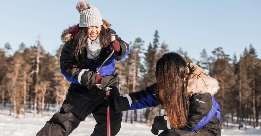 Rovaniemi: Ice Fishing Experience - Walking from Rovaniemi into the frozen north