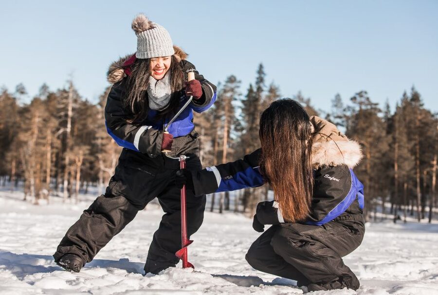 Rovaniemi: Ice Fishing Experience - Waiting for a fish on the white silence