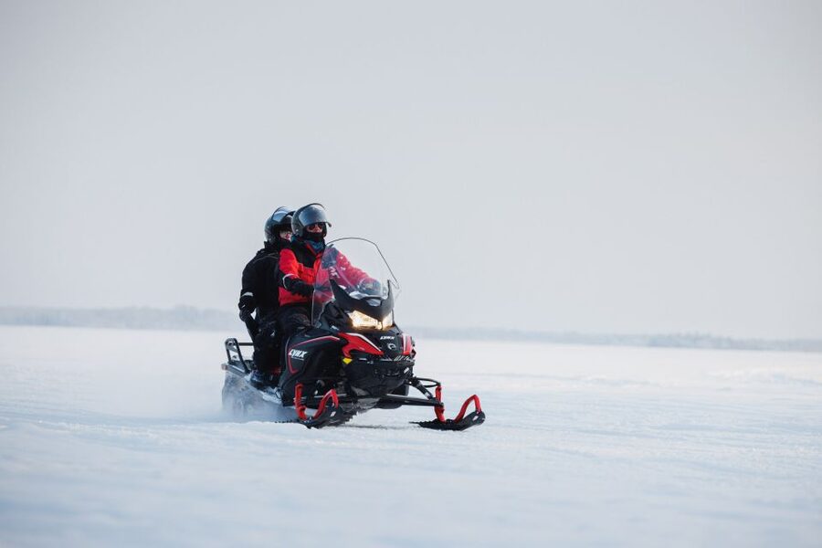 Rovaniemi: Ice Fishing & Snowmobile Safari Combo Day - A 20-Kilometer Introduction to Lapland by Snowmobile