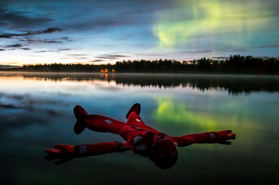 Rovaniemi: Ice Floating Experience - Floating on a frozen lake in Lapland