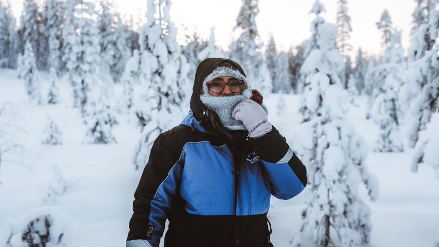 Rovaniemi: Lapland Ski Trekking Safari - A campfire pause with Finnish comfort food