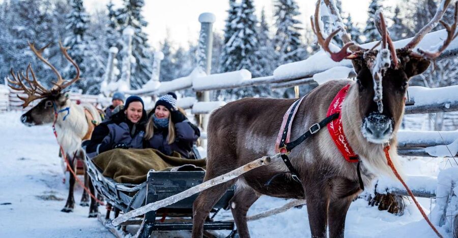 Rovaniemi: Local Reindeer Farm Visit with Sleigh Ride - Warming up inside the kota hut