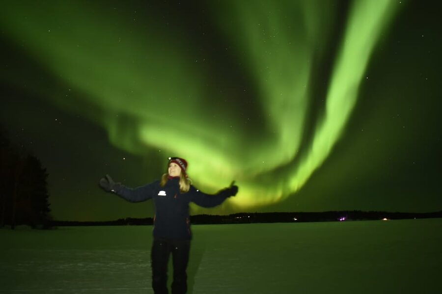 Rovaniemi: Night Snowmobile Tour - At Apukka Resort, prepare for the cold