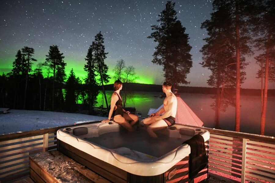 Rovaniemi: Northern Lights Trip with Arctic Sauna & Jacuzzi - From Rovaniemi to a Finnish sauna in the Arctic forest