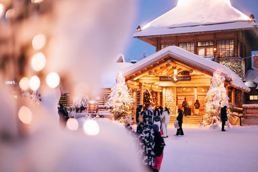 Rovaniemi: Santa Claus Village and Arctic Circle - Meeting Santa in his office