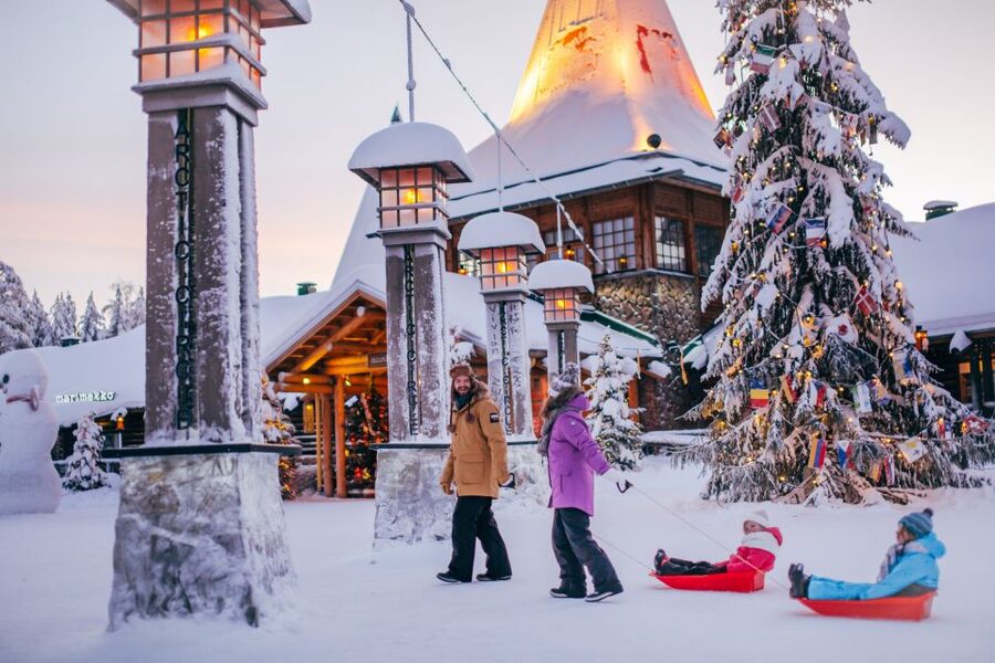 Rovaniemi: Santa Claus Village and Arctic Circle - Reindeer rides and the seasonal limitation