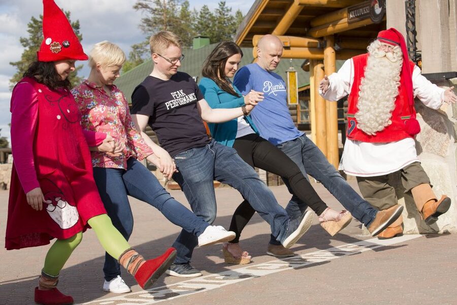 Rovaniemi: Santa Claus Village and Arctic Circle - The guides make a practical difference