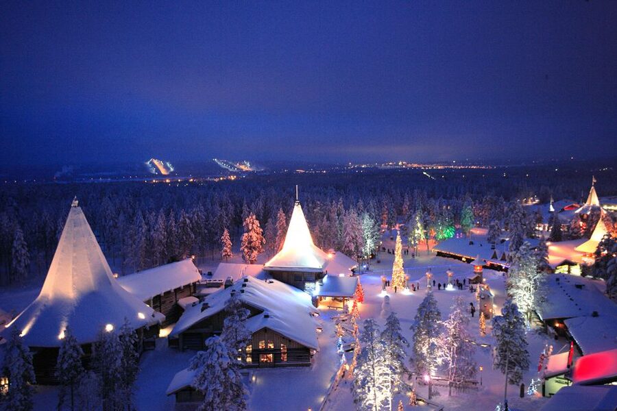 Rovaniemi: Santa Claus Village Visit with Hotel Pickup - The Arctic Circle Line Gives You a Simple Photo Moment