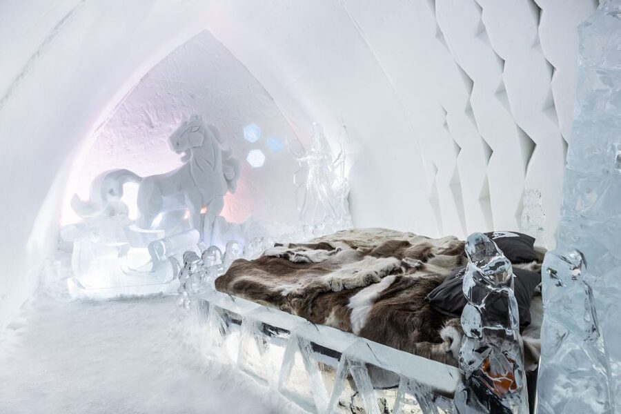 Rovaniemi: Snow Hotel Tour with Food by the Fire - Key points to know before booking