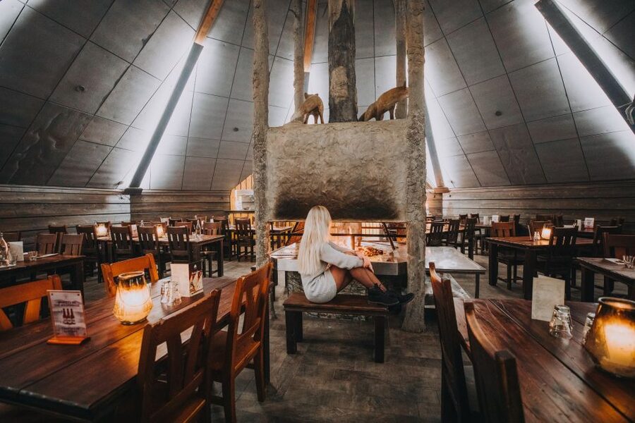 Rovaniemi: Snow Hotel Tour with Food by the Fire - The Ice Bar and Ice Restaurant