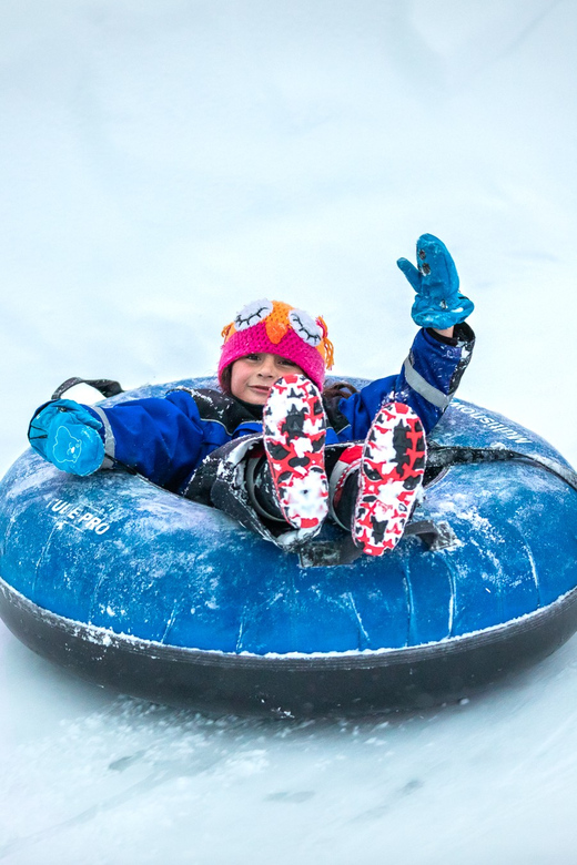 Rovaniemi: Snowman World Entrance Ticket - Ice skating on a compact rink