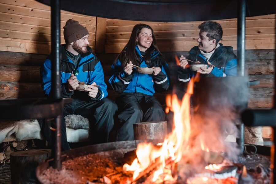 Rovaniemi: Snowmobile and Ice Fishing Adventure with Lunch - Reindeer soup, hot drinks, and a warm break