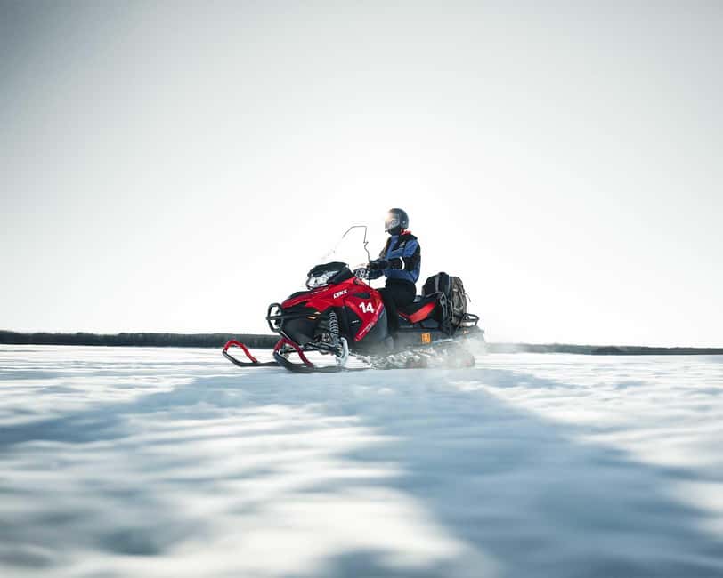 Rovaniemi: Snowmobile Safari into the Wilderness - Learning to control the snowmobile