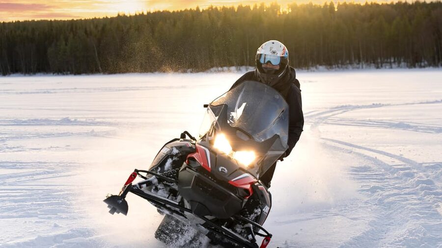 Rovaniemi: Snowmobile Safari, Reindeer & Husky Sleigh Ride - Getting dressed for minus 20 degrees