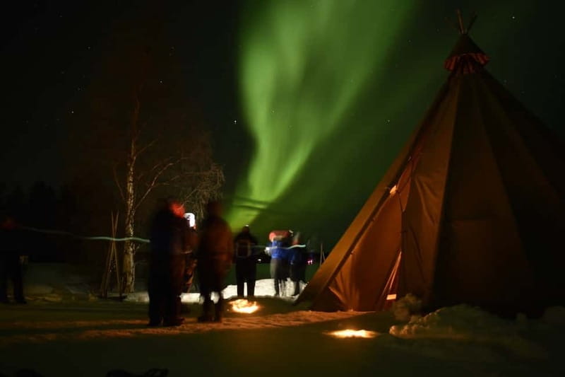Rovaniemi: Snowtrain to Northern Lights Camp - Arriving at the bonfire camp and Lappish hut