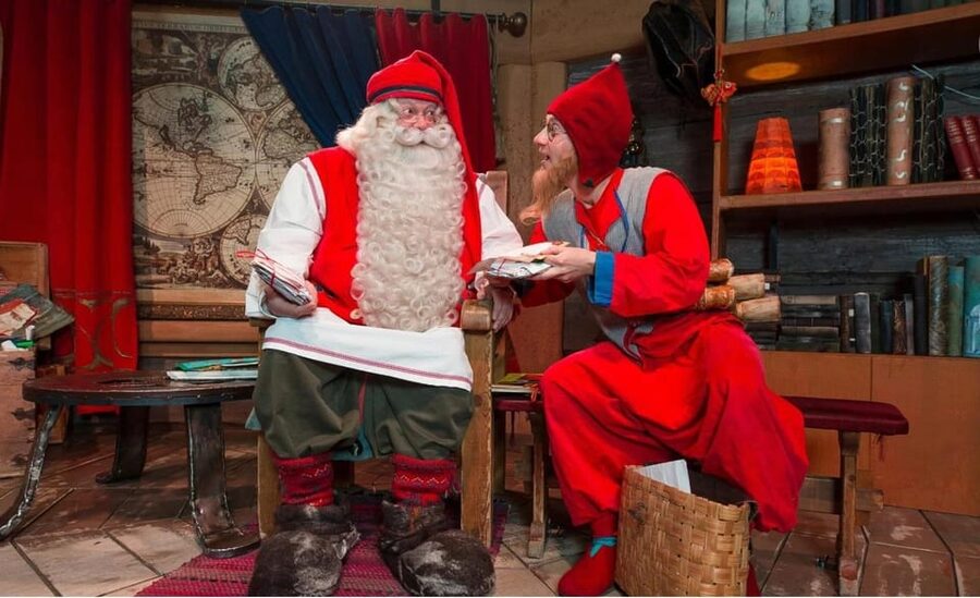 Rovaniemi: Tour to Santa Claus Village with Hotel pick up - Shops, Finnish design, and the free time between stops