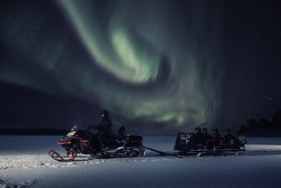 Ruka: Starlight sledging to search for Northern Lights - Into Ruka’s forest after dark