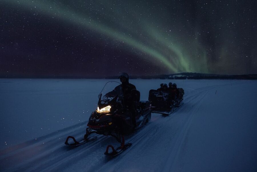 Ruka: Starlight sledging to search for Northern Lights - The open-fire break is more than a snack stop