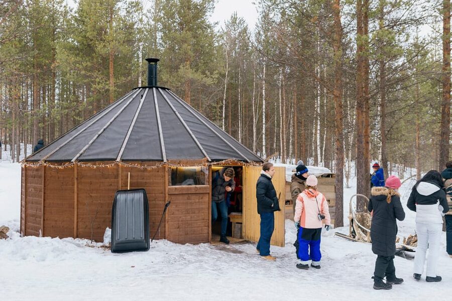 Saariselkä: 10KM Husky Safari with kennel visit - The four-hour schedule, from hotel pickup to return