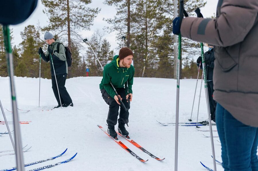 Saariselkä: Cross-Country Skiing for beginners - The first 10 minutes: safety and basic technique