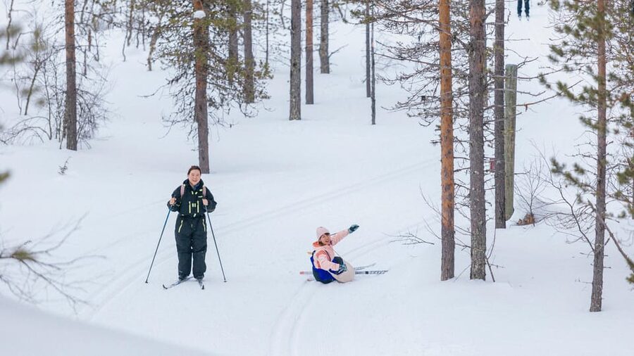Saariselkä: Cross-Country Skiing for beginners - Meeting the guide and riding to the trail