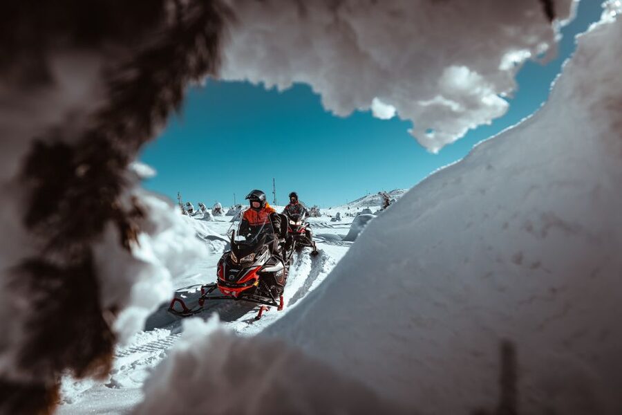 Saariselkä: Full Day Adventure with Snowmobiles - Learning to handle the snowmobile