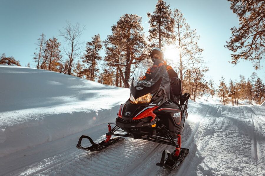 Saariselkä: Full Day Adventure with Snowmobiles - How the guides affect the day