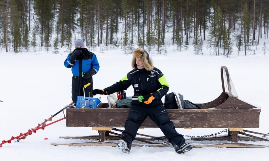Saariselkä: Ice Fishing Safari by Snowmobile - Choosing between a snowmobile and a sleigh