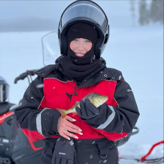 Saariselkä: Ice Fishing Tour to Lake Inari, reindeers& lunch - From Saariselkä to the frozen waters of Lake Inari