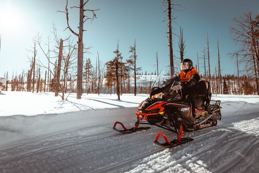 Saariselkä: Snowmobile Adventure for Adults - Leaving Saariselkä for the Arctic tracks