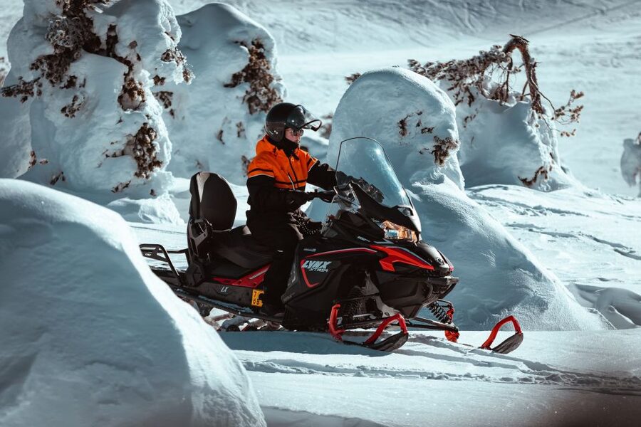 Saariselkä: Snowmobile Adventure for Adults - What the quiet tracks add