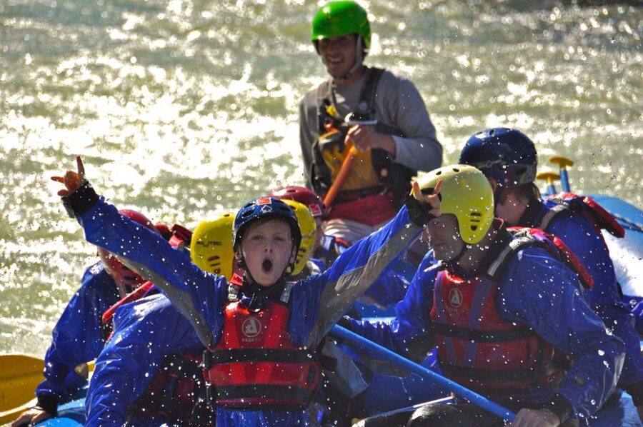 Setesdal, Evje: Family Rafting on the beautiful Otra river - Why the height rule matters on the Otra