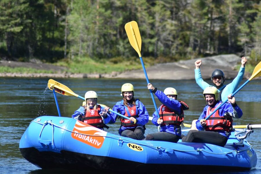 Setesdal, Evje: Family Rafting on the beautiful Otra river - Checking in and getting suited up