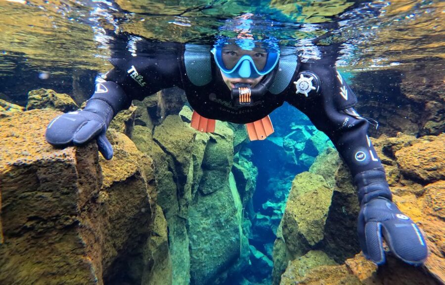 Silfra: Fissure Snorkeling Tour with Underwater Photos - What you see below the surface