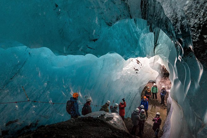 Skaftafell: Blue Ice Cave & Glacier Hike on Vatnajökull - Walking across Falljökull with crampons