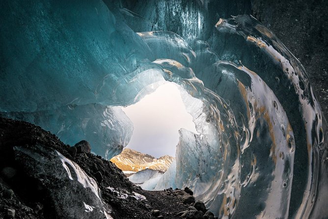 Skaftafell: Blue Ice Cave & Glacier Hike on Vatnajökull - Entering the natural ice cave