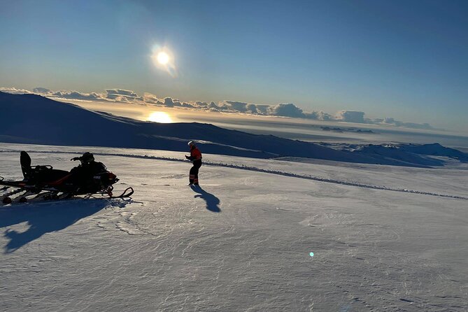 Snowmobiling on Eyjafjallajökull - From Brú Base Camp to Eyjafjallajökull