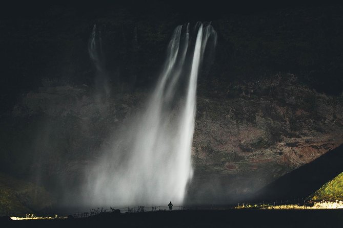 South Coast, Diamond Beach and Glacier Lagoon Day Tour - Vík and the black-sand coast