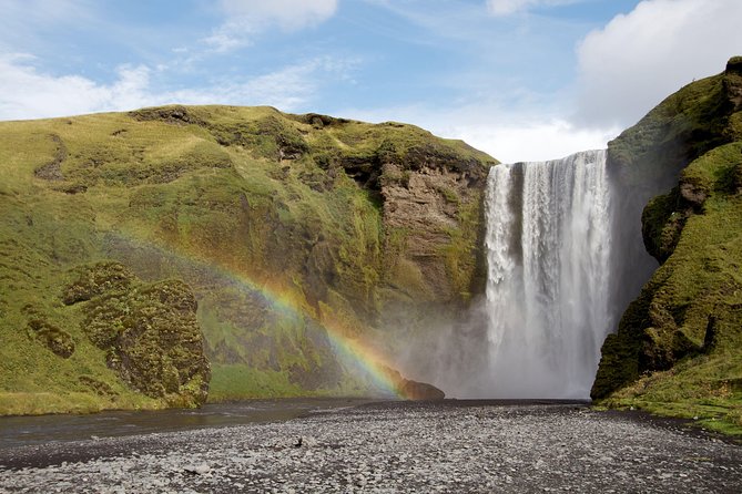 South Coast, Waterfalls and Vík village from Reykjavik - Skógafoss: a wall of water and a steep choice