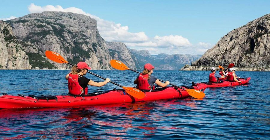 Stavanger: Guided Kayaking in Lysefjord - The 10-minute briefing and short walk