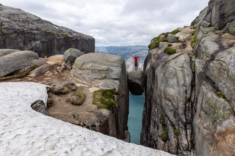 Stavanger: Kjerag Summer Hike with Packed Lunch - The first climb tests your legs