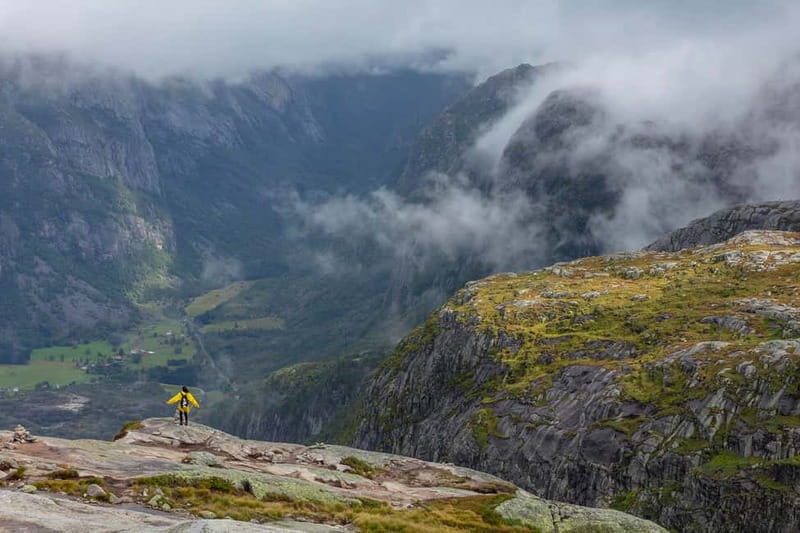 Stavanger: Kjerag Summer Hike with Packed Lunch - What to wear and carry