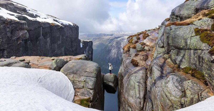Stavanger: Off-Season Hike to Kjerag + Packed Lunch - A 12-hour day from Stavanger to Kjerag