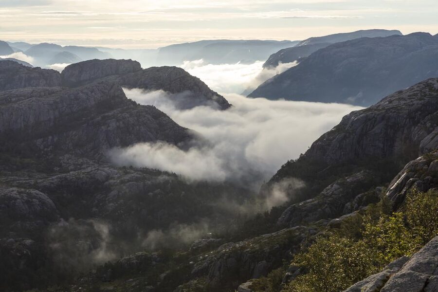Stavanger: Preikestolen Sunrise Hike with Breakfast Buffet - Why sunrise changes Preikestolen