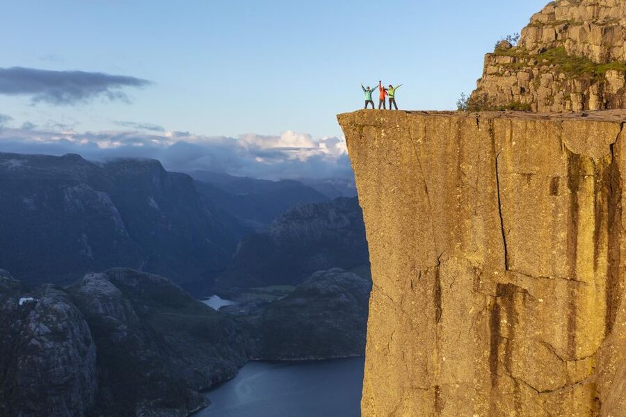 Stavanger: Preikestolen Sunrise Hike with Breakfast Buffet - Reaching the Pulpit Rock before the crowds