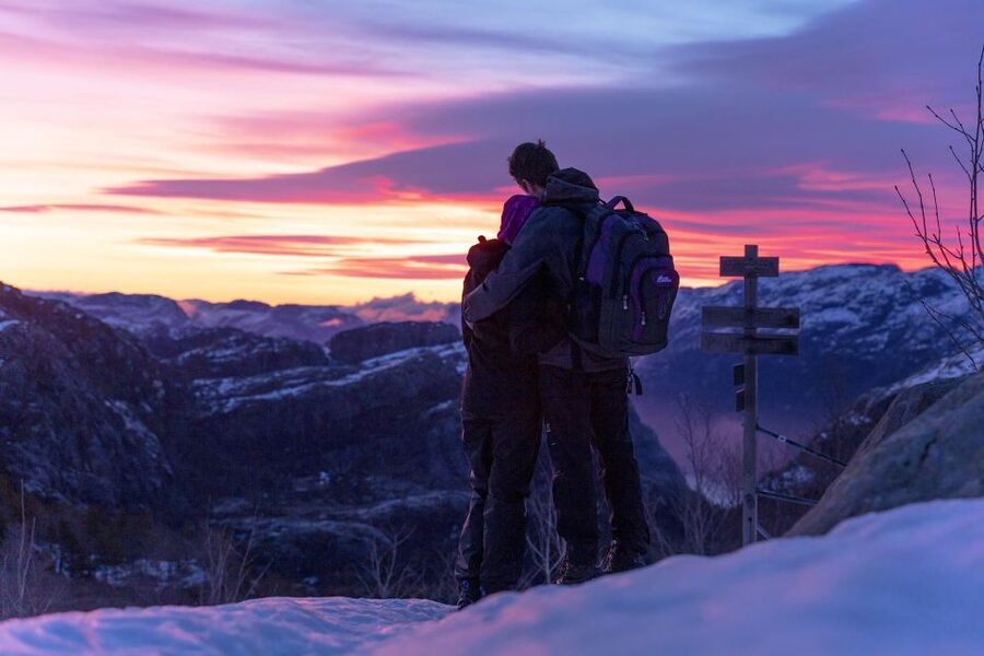 Stavanger: Preikestolen Sunrise Hike with Breakfast Buffet - A small group with room for personal help